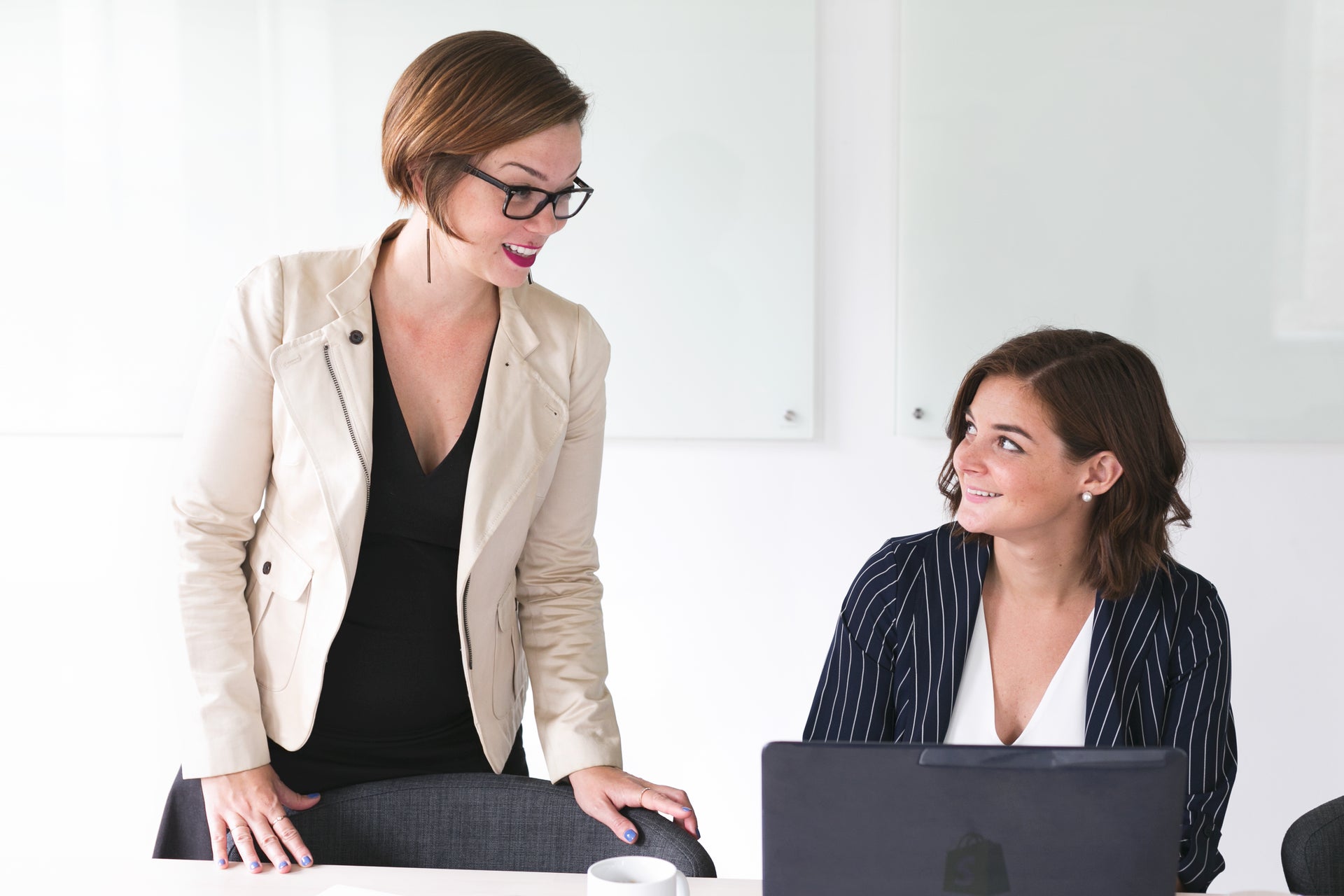 business-women-talking - Warmmore Inc.